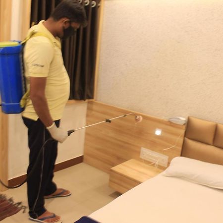 Hotel Shri Radhe Somnāth 외부 사진