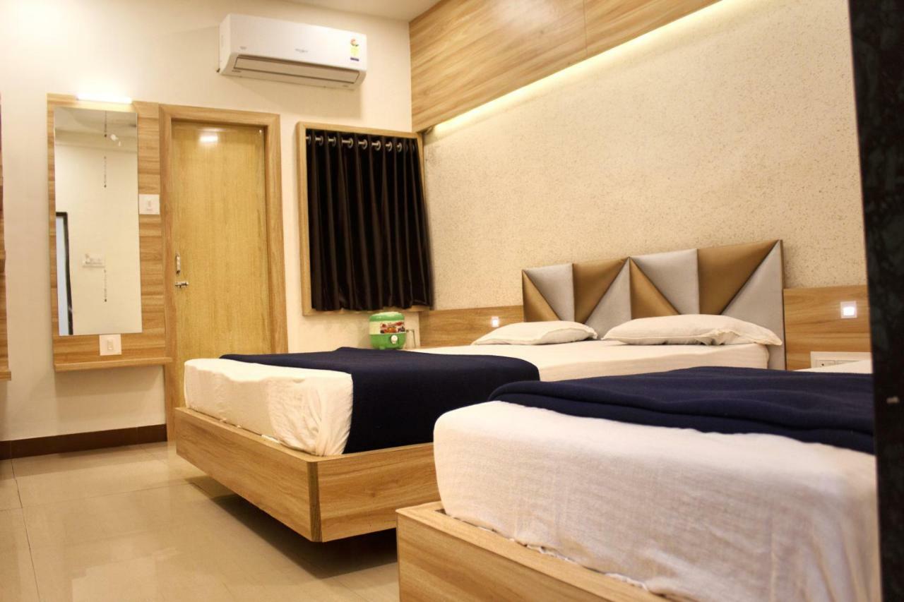 Hotel Shri Radhe Somnāth 외부 사진