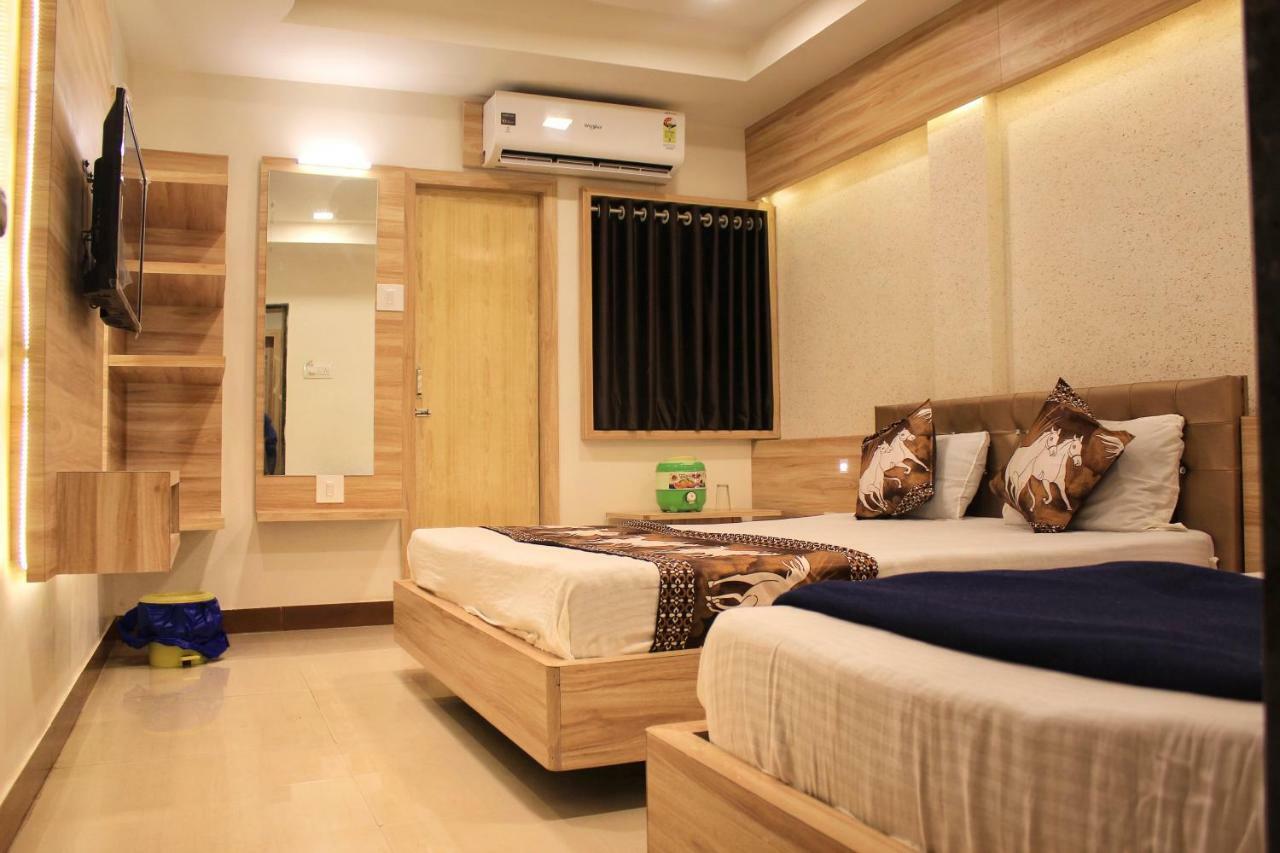 Hotel Shri Radhe Somnāth 외부 사진